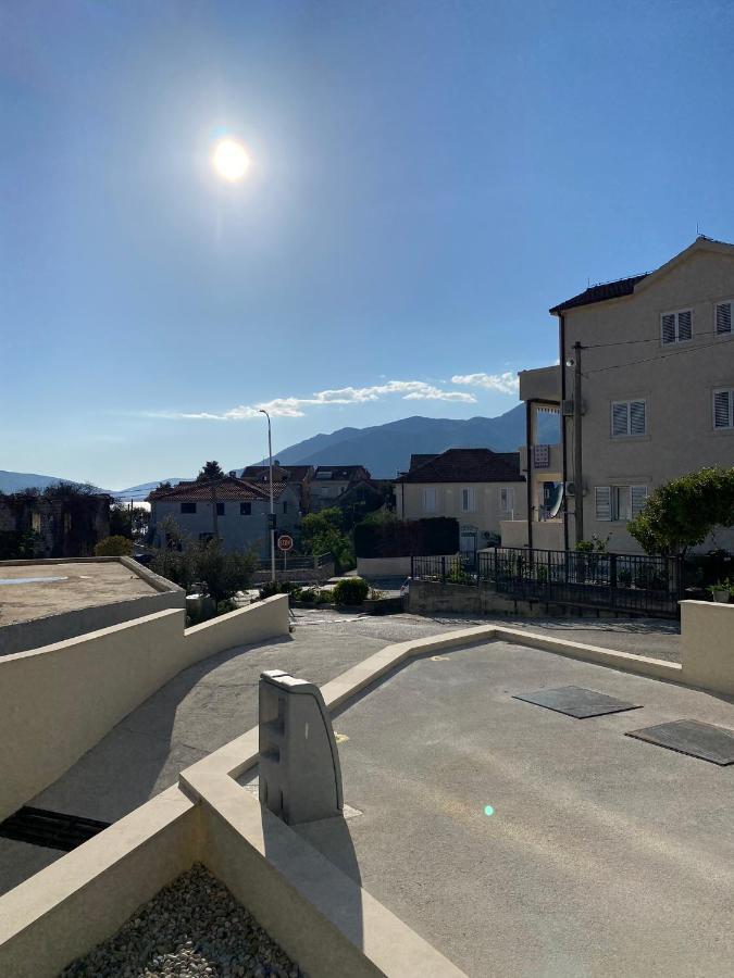 Fides Stylish Apartments Tivat With Pool Luaran gambar